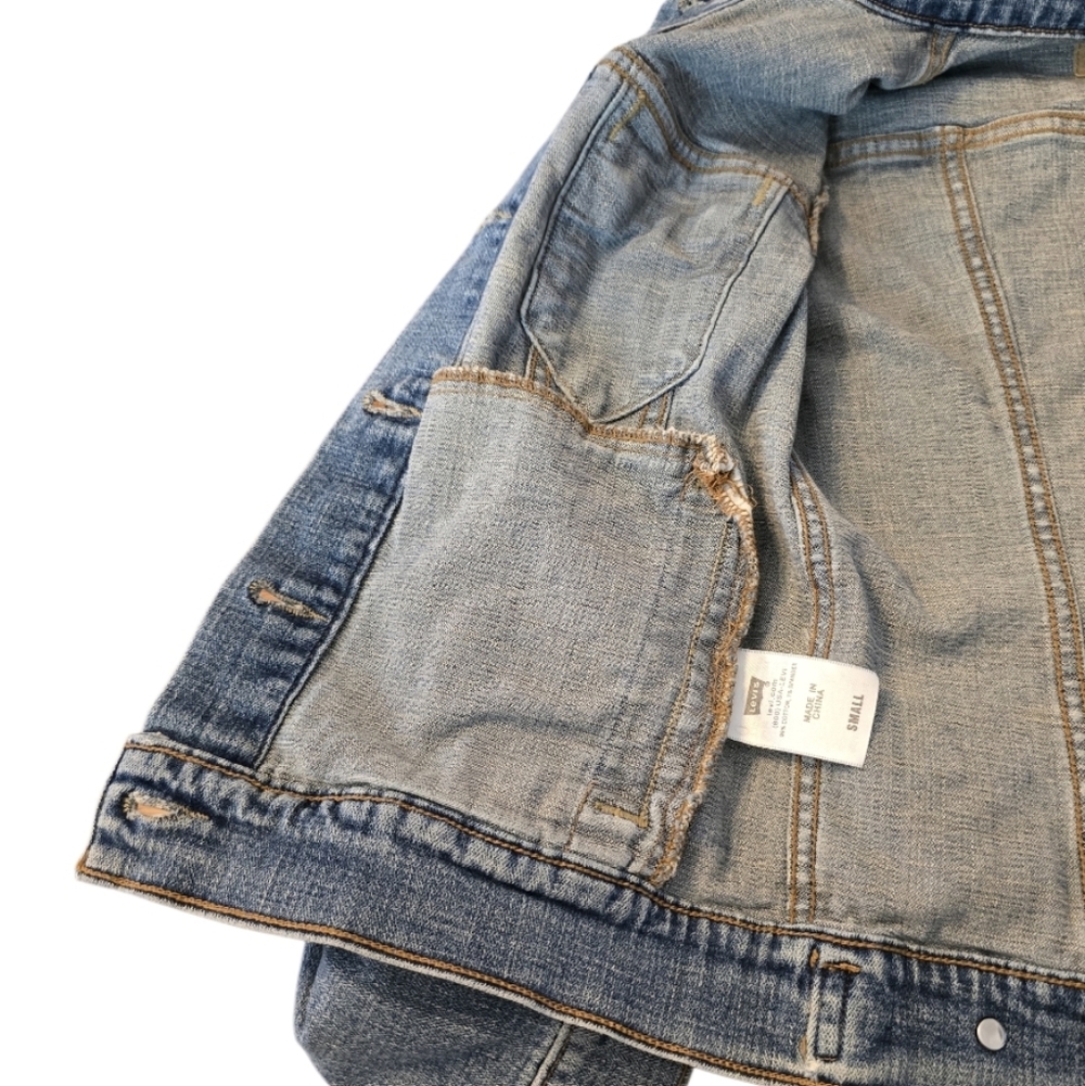 Upcycled Hand Crafted Boho Cottage On Levi's Trucker Denim Jacket Size Sm In EUC - Picture 9 of 11